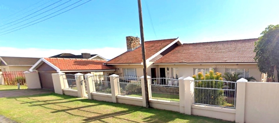 5 Bedroom Property for Sale in Despatch Central Eastern Cape